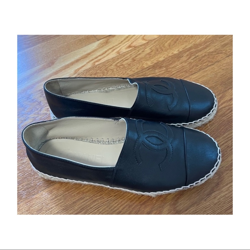 CHANEL ESPADRILLES
Lambskin
Black - Picture 2 of 4